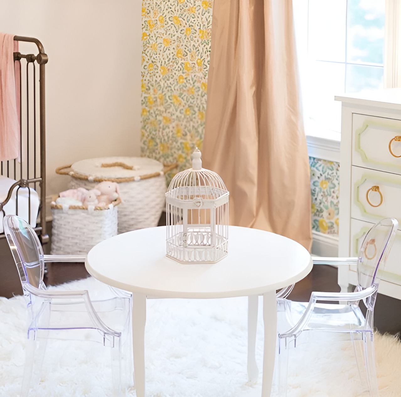 Ghost Kids Chair with Arm